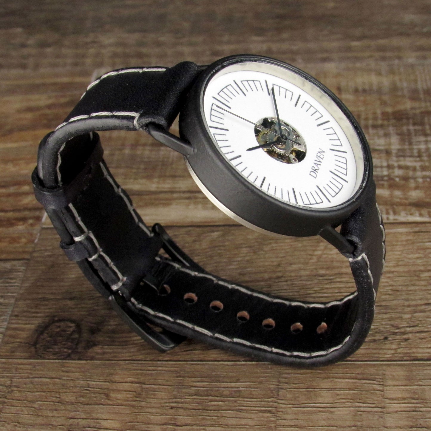 Reloj Monocromático Correa Negra