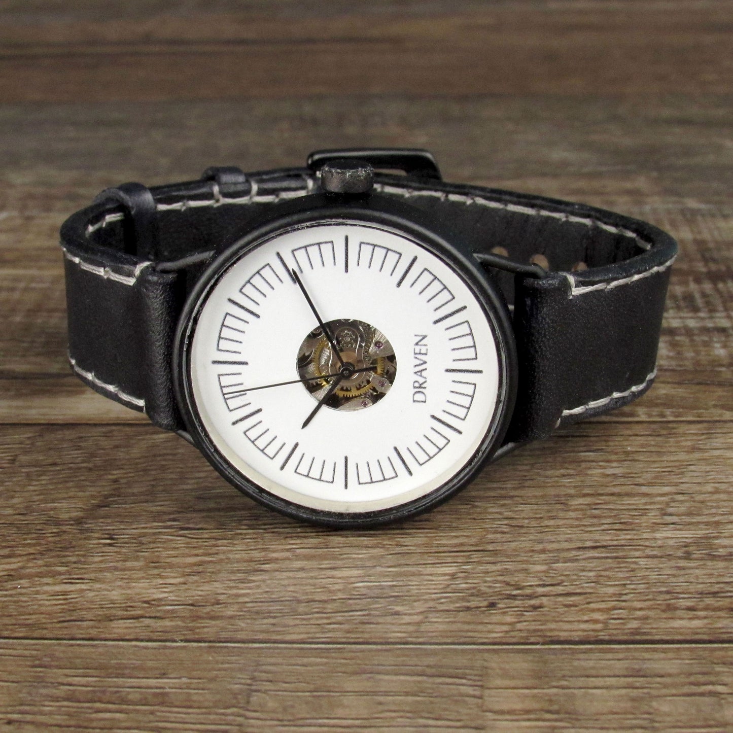 Reloj Monocromático Correa Negra