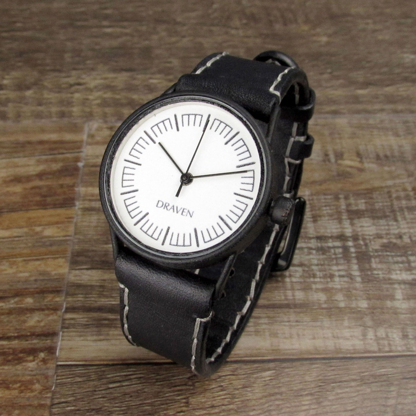 Small Monochromatic Watch Black Strap