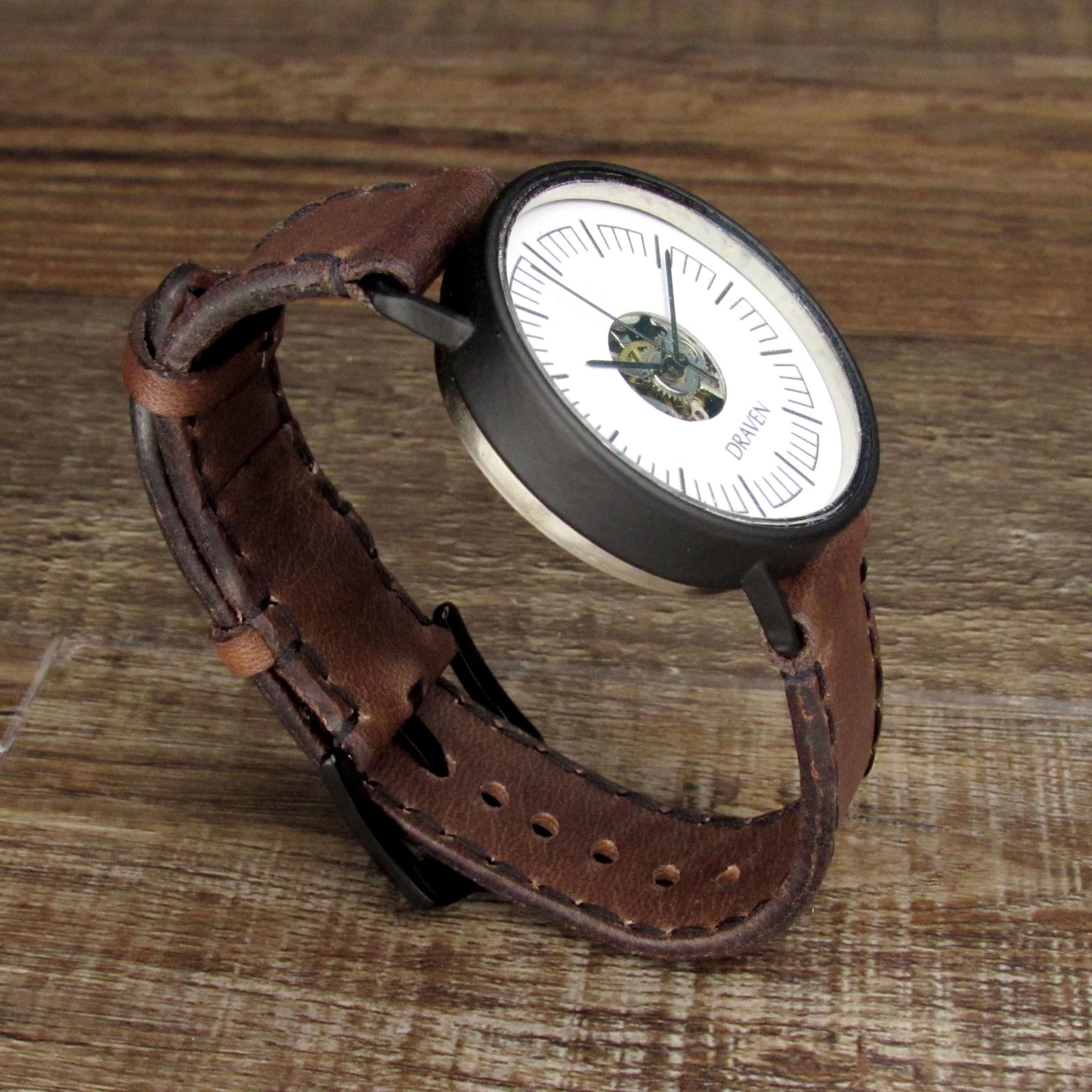 Reloj Monocromático Correa Marrón