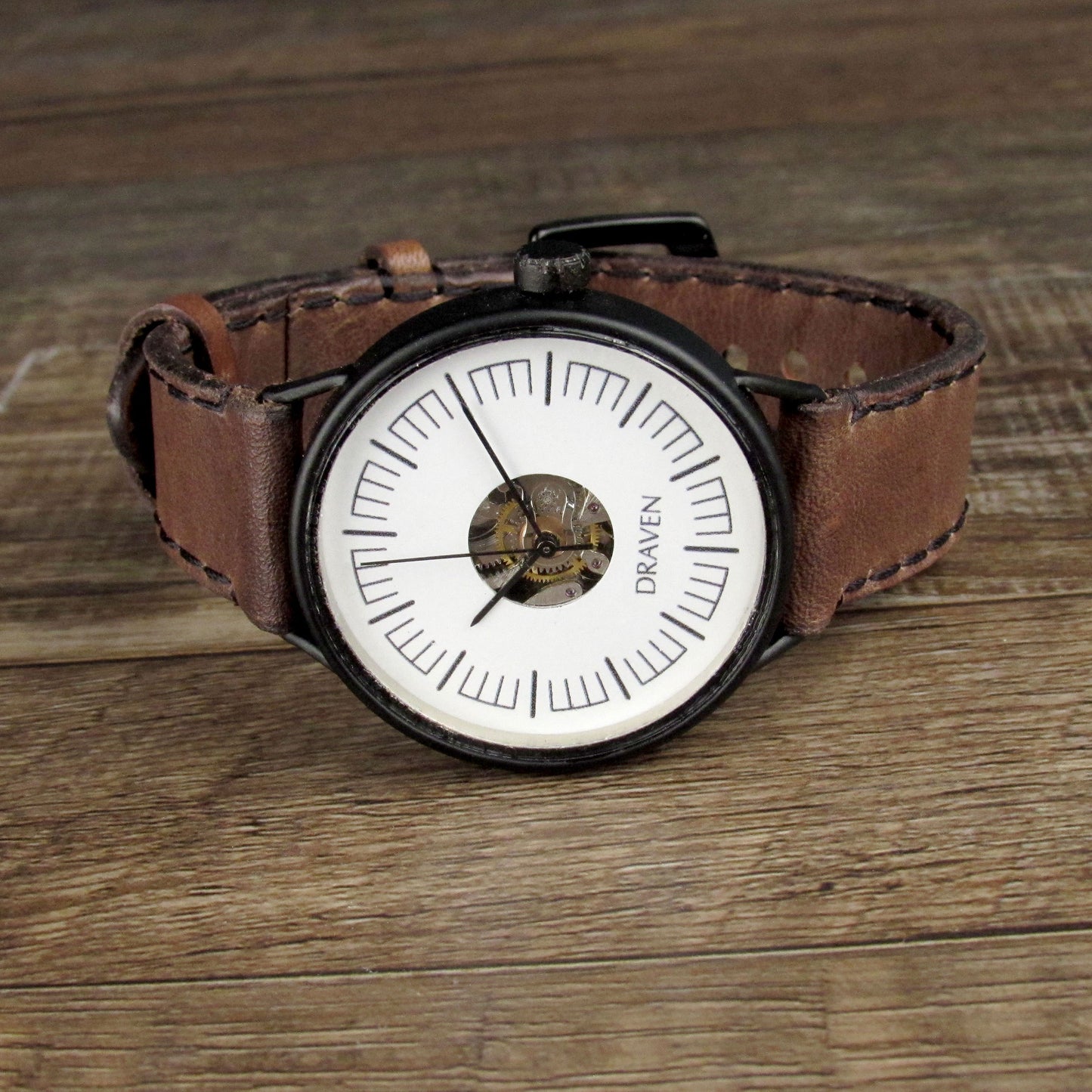 Reloj Monocromático Correa Marrón