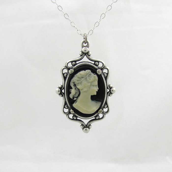 Classic Cameo Pendant - TheExCB