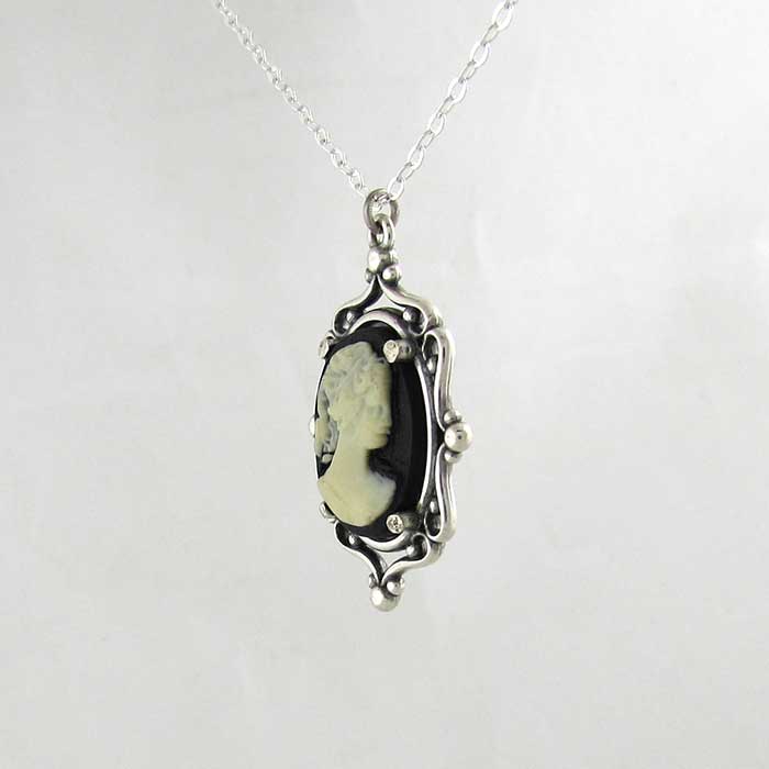 Classic Cameo Pendant - TheExCB